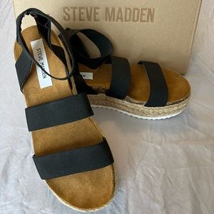Steve Madden. Kimmie sandal in black. Size 8. New in box.